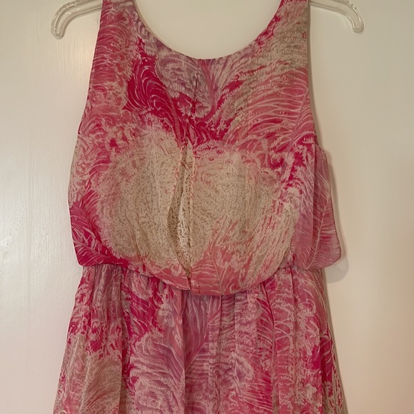 Gorgeous lined dress with feather inspired fabric - Picture 5 of 7